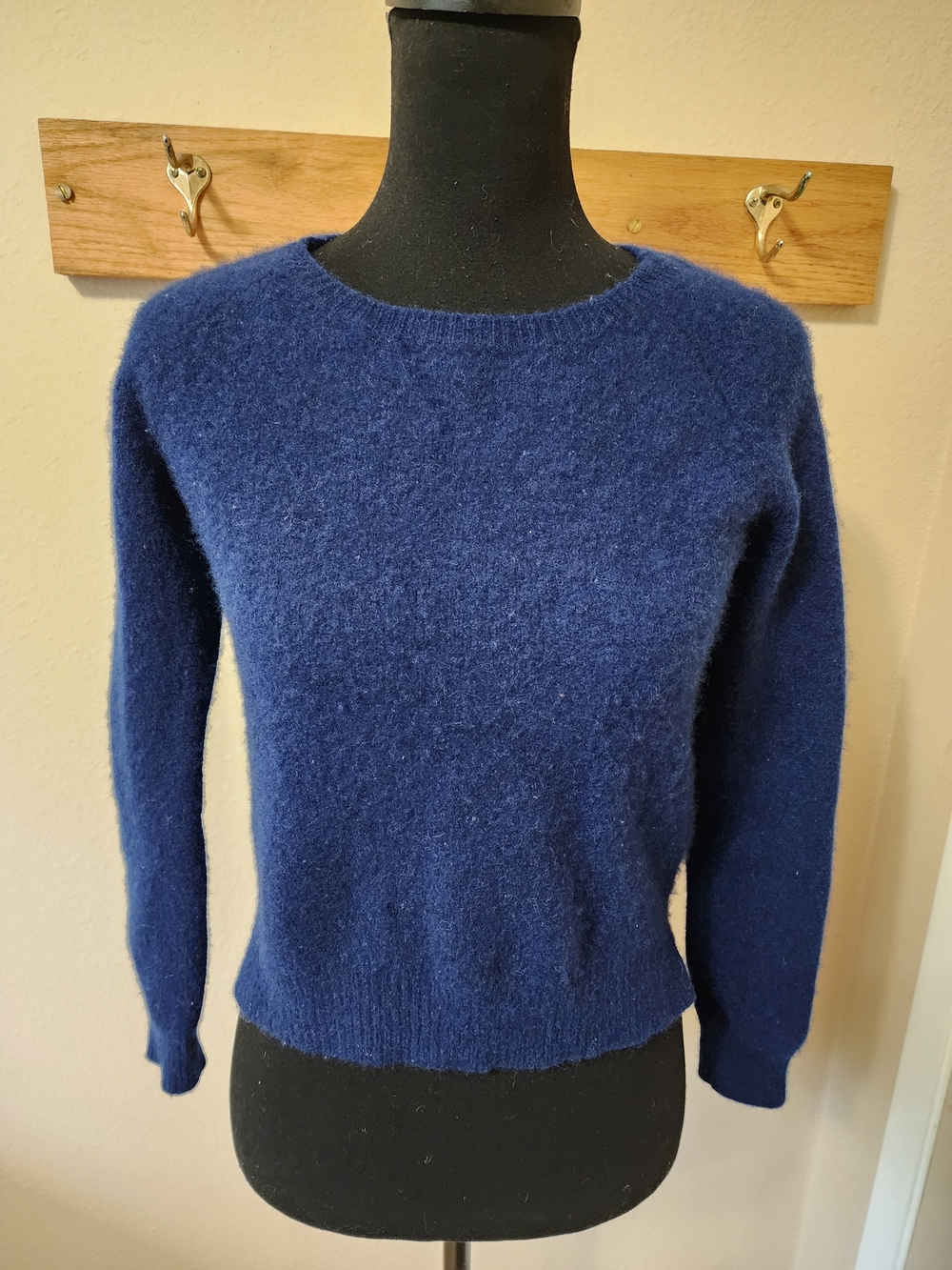 CLOSED 100% Cashmere Classic Women's Navy Crewneck Sweater